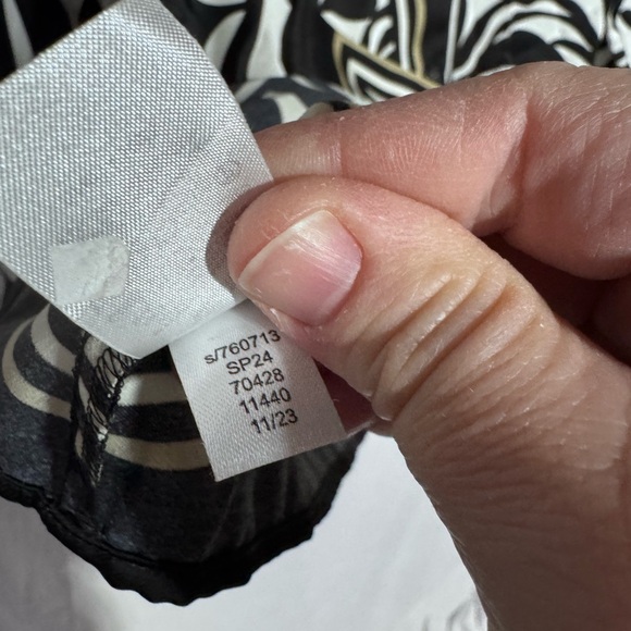 Loft leaf print long sleeve button down blouse Size Small - Picture 6 of 8